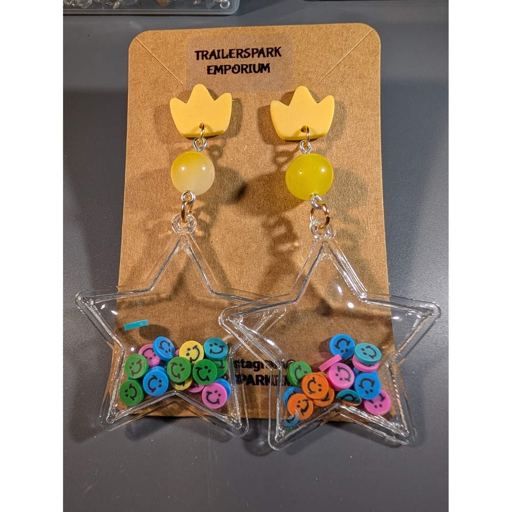 Trailerspark Emporium Star Shaker Earrings Smiley Face Rainbow Crown Yellow Y2K